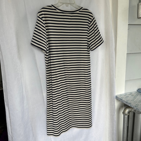 3/$20 💥 Lou & Grey T-Shirt Dress Short Sleeve Cream & Navy Stripe Print Cotton - Picture 4 of 15